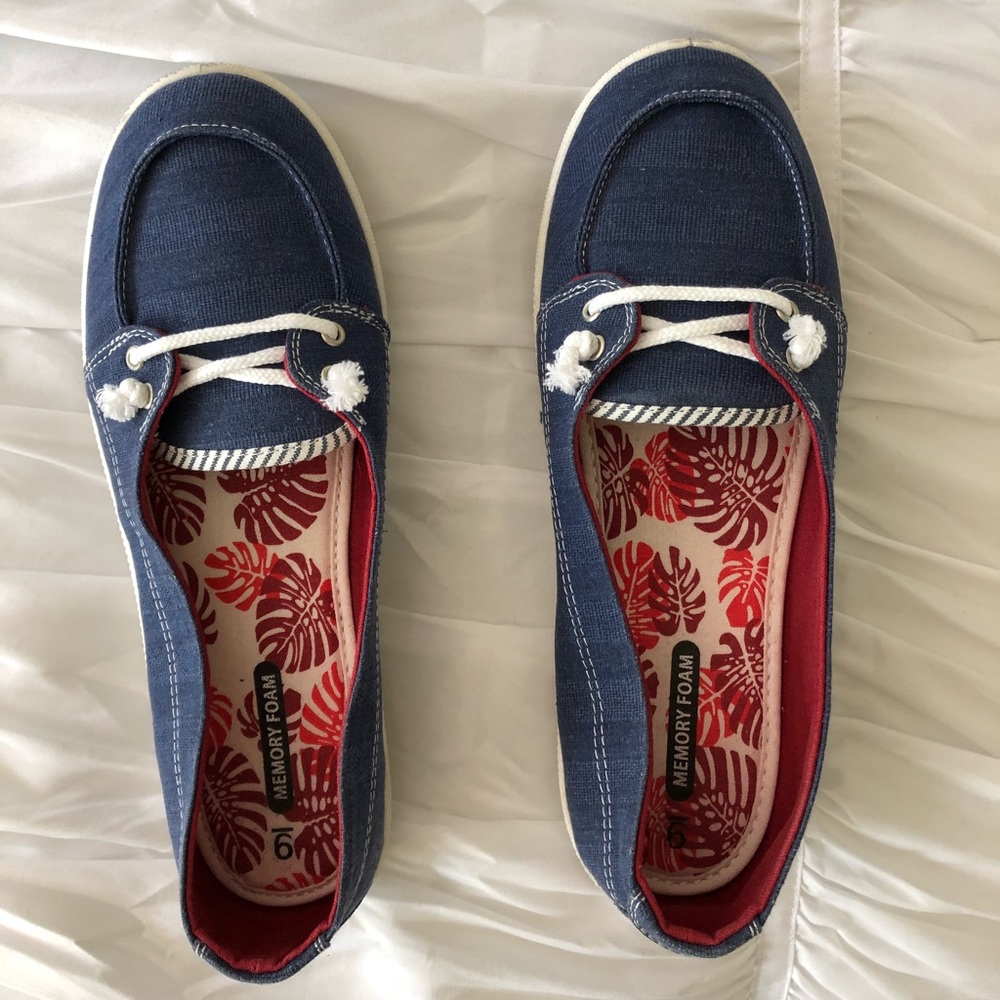 Slip on sneakers